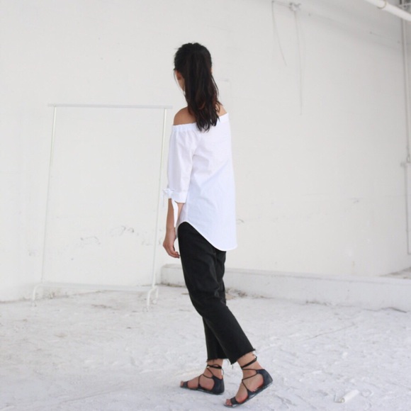 Aritzia Malik Blouse Off the Shoulder - Picture 2 of 3